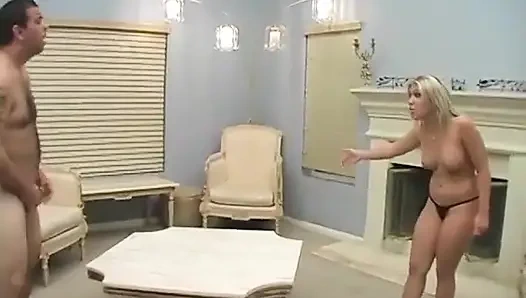 Cewek pemandu sorak yang suka nyepong kontol di toket aduhainya dicrot sperma hangat