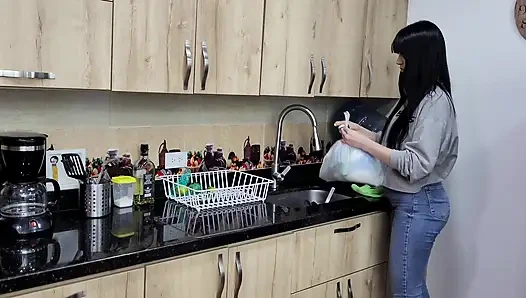 Bos rela jilat memek demi uang tambahan