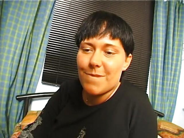 Brunette slut masturbating before giving a wonderful blowjob