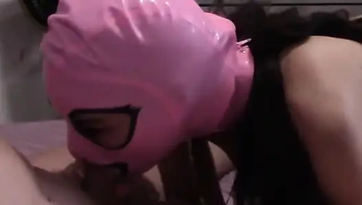 Tante seksi nyepong kontol sampai dicrot di mulut