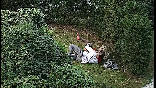 Freche Krankenschwester Mit Dicken Titten Wird Von Patient Auf Der Couch Gefickt - Blonde Schönheit Blowjob-action!