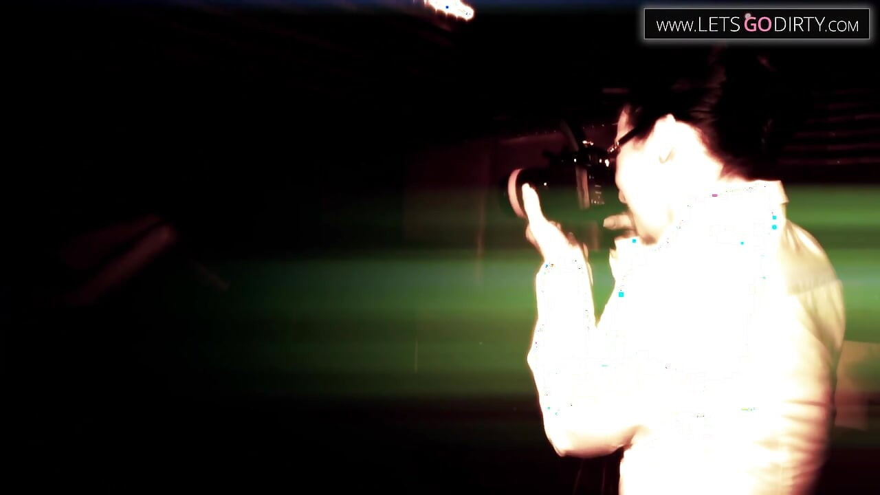 Skinny girl finger fucks herself after getting horny in photoshoot