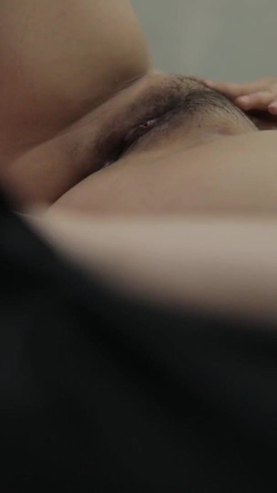 Σόλο κορίτσι αυνανισμός με σατέν πιτζάμες Busty ινδική Desi | Κλιπ 1