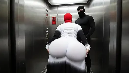 Büyük götlü komşu asansörde benim için twerk yapıyor