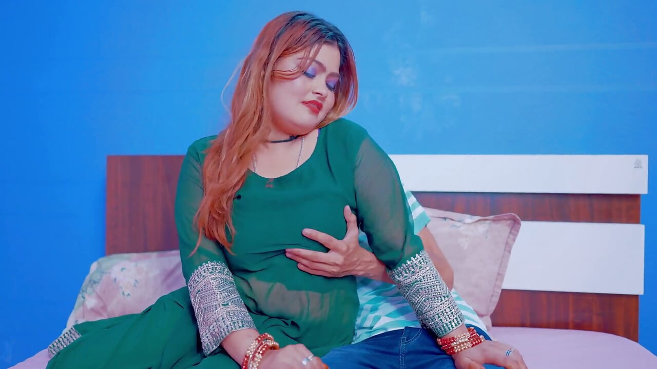 bare stan vaali hot navvivaahit jore ne apni pahli suhaagraat raat ka maja liya