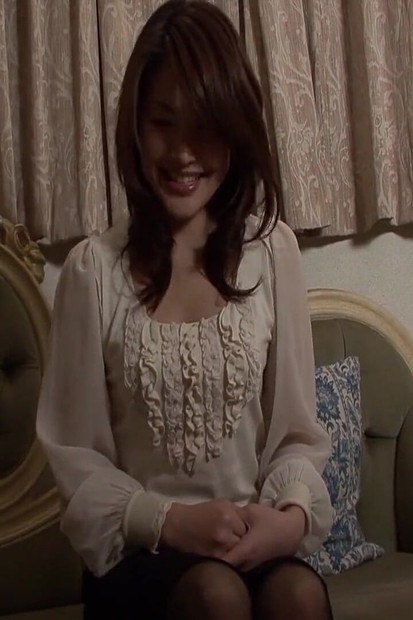 V023i02 Isteri Cantik yang rapi dan bersih melegakan tekanan dengan seks sengit!