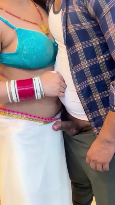 Bra Seller Ki Aagyi Mauj .. jab dekha Usne Alisha Bhabhi Ko Bra Try Krte Hue!!!! | Clip 1
