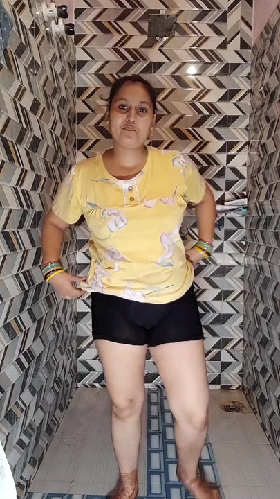 Puja orta yaşlı seksi kadın