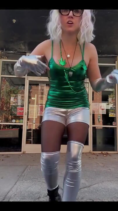 Suzy Wylde débarque en hot et excitée pour ce contenu frais !