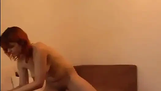 Çok heyecan verici solo mastürbasyonlar diş telleri ve dildo ile