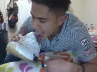chatroulette male feet - peruvian straight guy