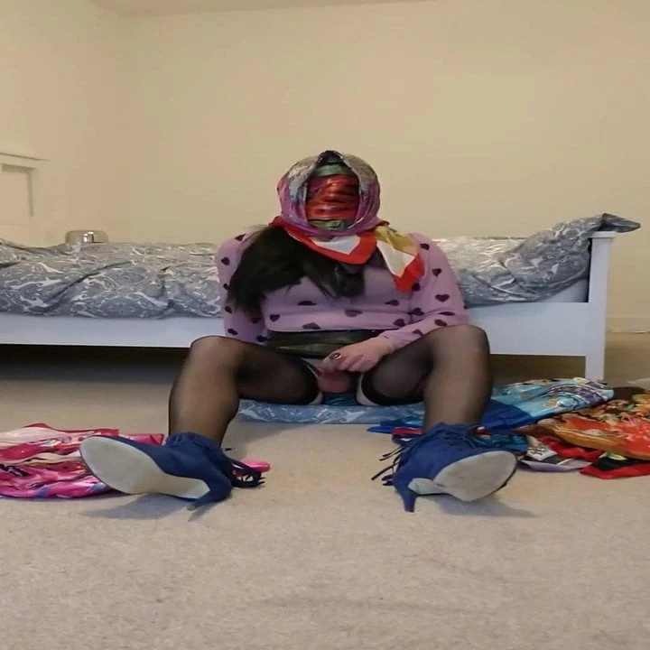 T-girl jess satin과 헐렁한 숨결