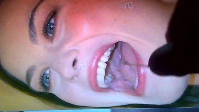 CUM IN LIV TYLER OPEN MOUTH