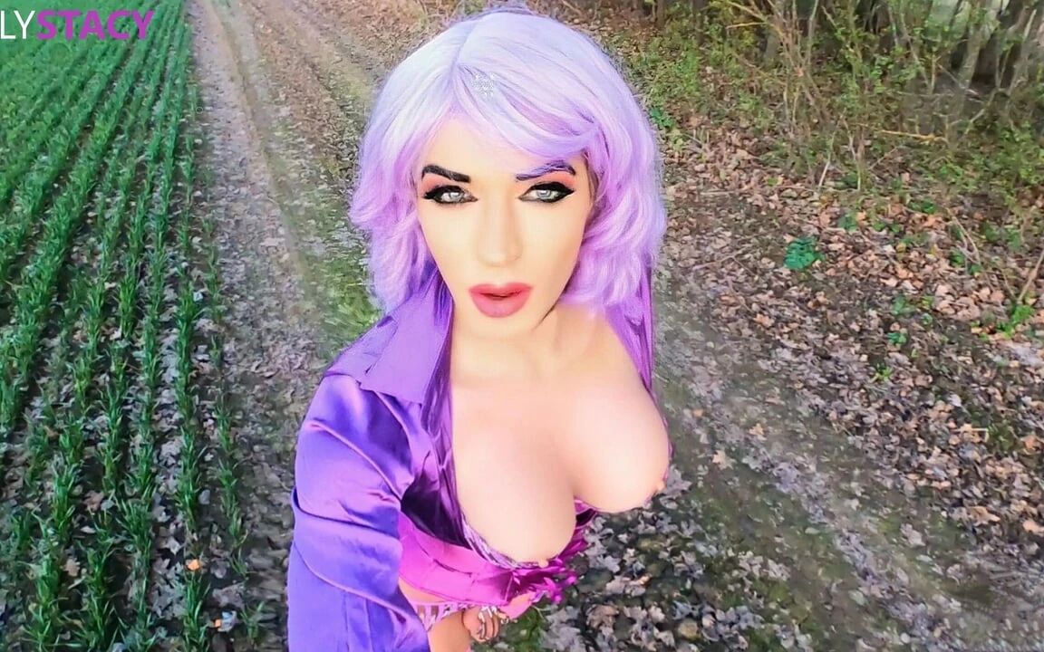 Azgın kadın kılıklı Malvina ormanda büyük tombul dildoyla kayboldu
