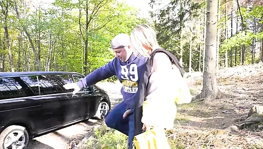 Sarışın, azgın MILF Sikişmek ve Vücuduna Sıçtırmak İstiyor