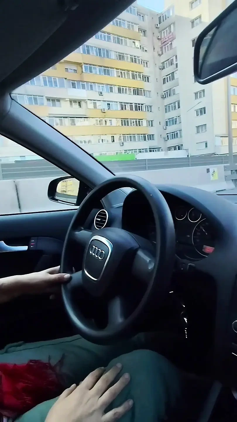 5 Minutes in Traffic! She Couldn’t Wait Any Longer