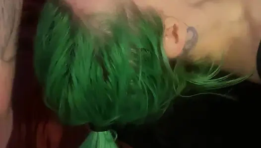 Sevimli kız Amber Green'in yüzü sikiliyor