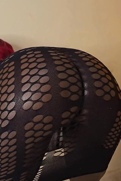 Slim Thick Babe Loves Shaking Her Ass