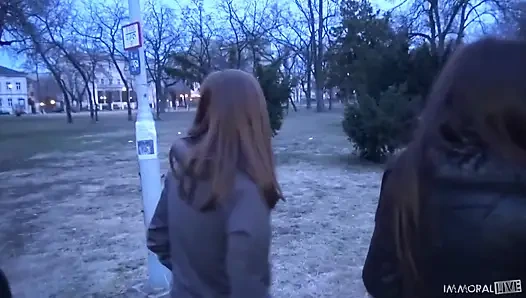 Anissa Kate ve Antonia Sainz birbirlerini ve şanslı bir adamı memnun ediyor