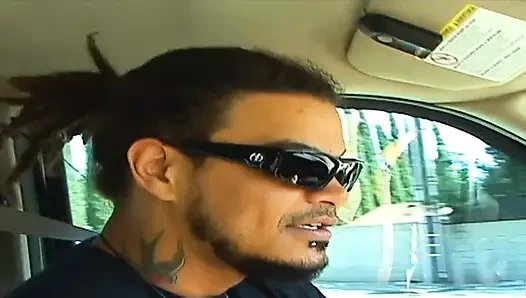 Schöne fröhliche muschi von küken wartet weit offen darauf, dass ein riesiger schwanz penetriert wird