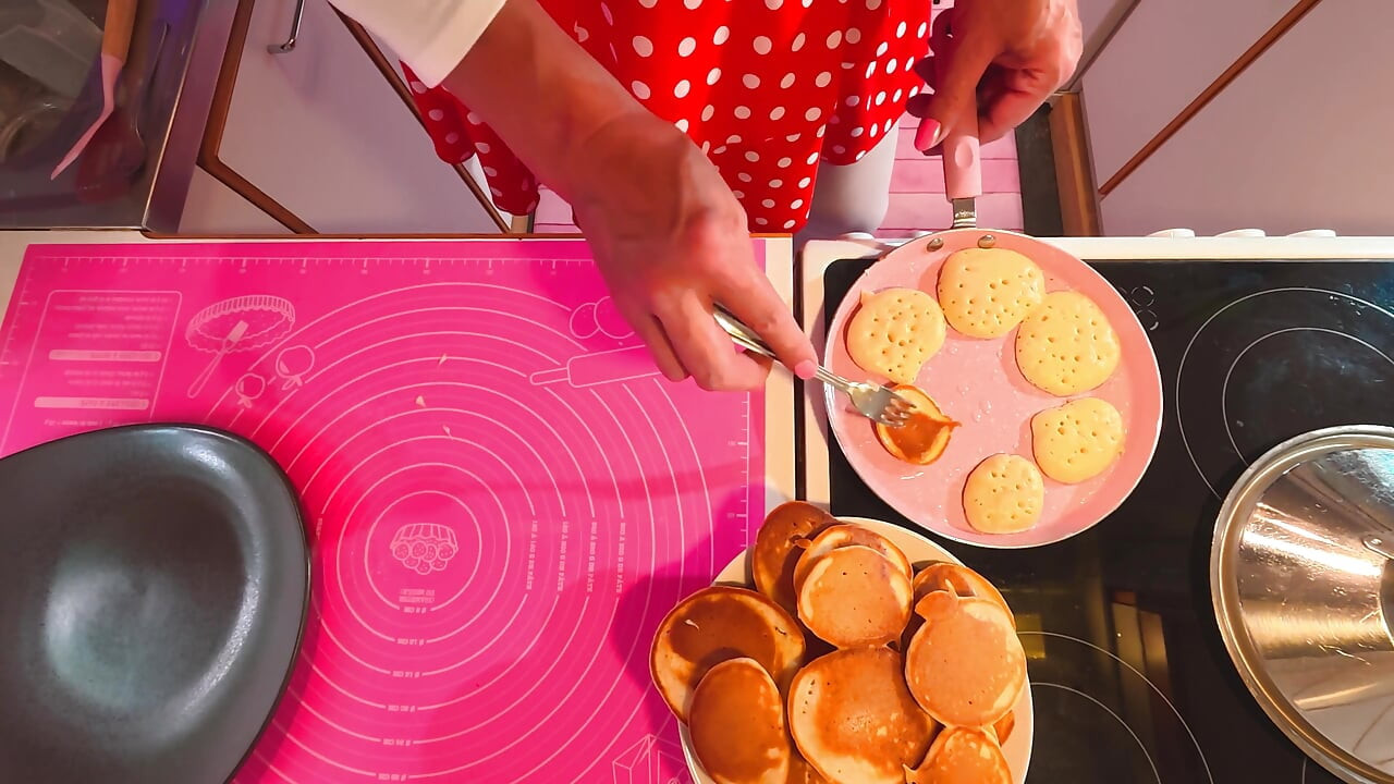 In the Kitchen, Pancakes.