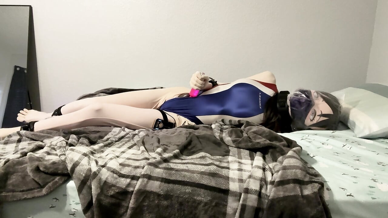 Kigurumi breathplay masturbación con estim