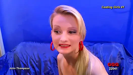 Tätowierte Asiatische Schlampe Mit Dd Falschen Titten Nimmt 20cm Monster Tief in Den Hals Und Wird Arsch Zerstört