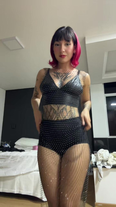 مراهقة لاتينية بمؤخرة كبيرة