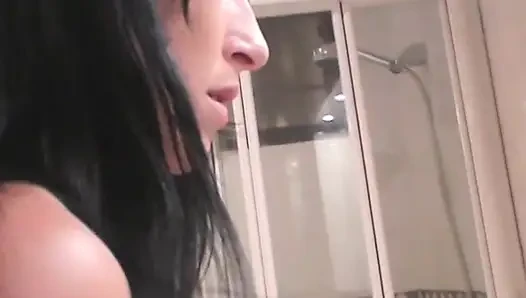 Die junge blonde katy caro hat herausgefunden, dass ihre romantische reise zu Canara Isles ein Treffen von swingerclub ist