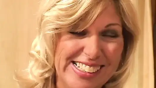 Sexy ass milf blonde gets her pussy fucked hardcore and enjoys it on the sofa