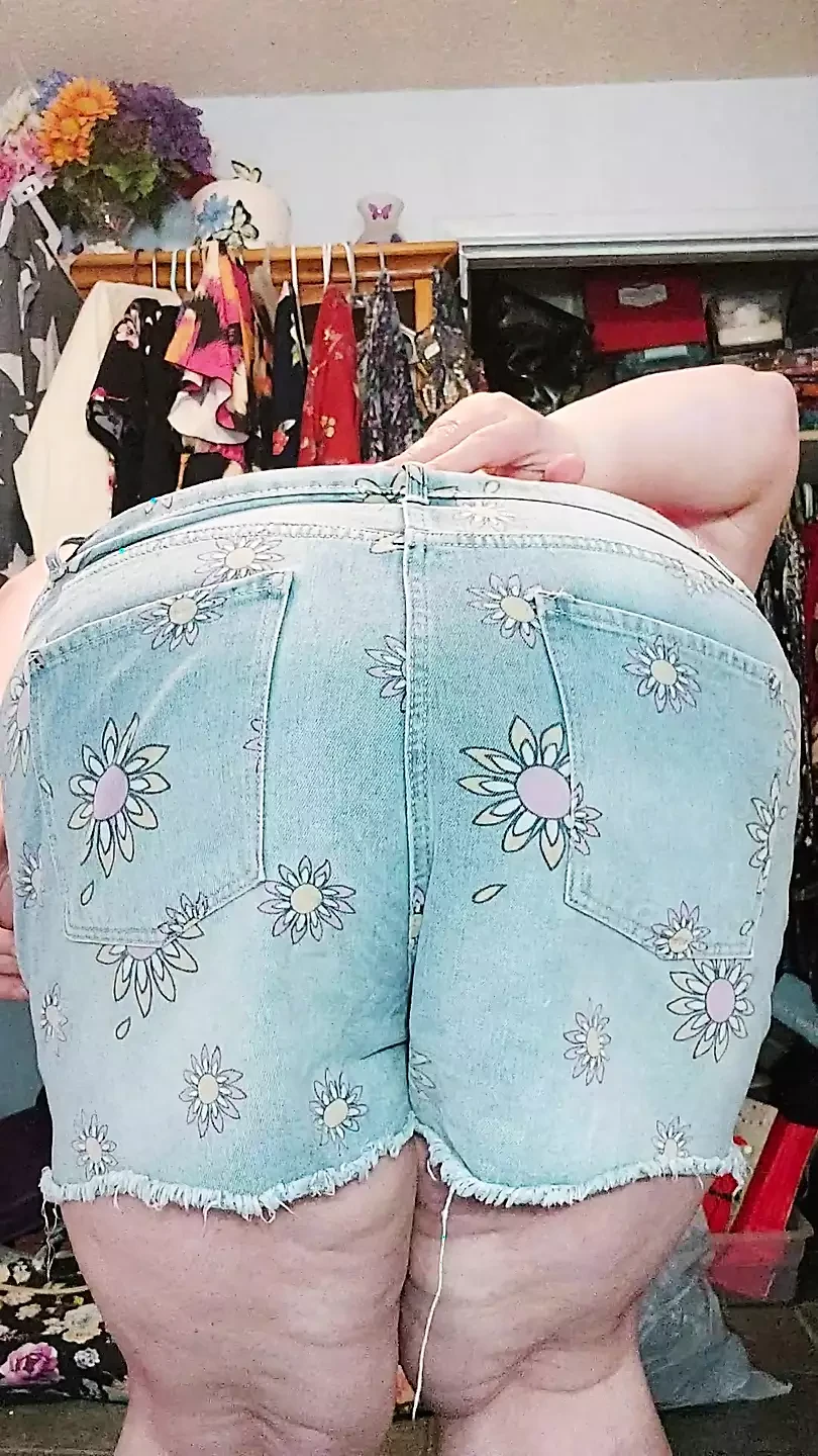 Just looking Sexy and teasing