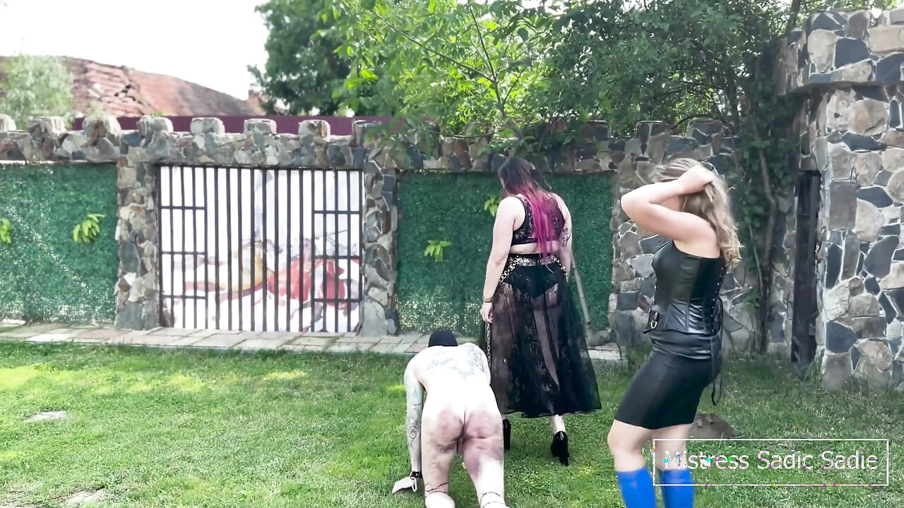İki acımasız güzel kadının kokan koltuk altı yalama
