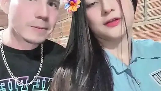 Onlar eve gelmeden önce tek başıma mastürbasyon yapmaktan faydalanıyorum