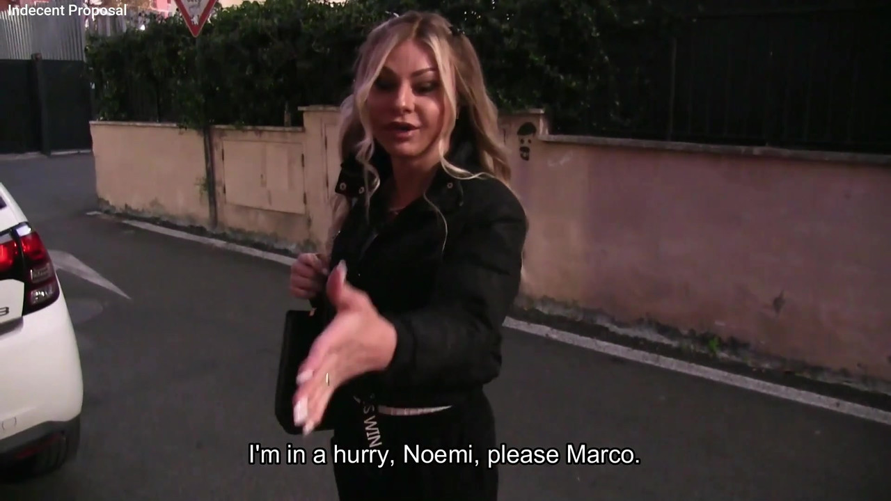 非常性感的意大利熟女神圣地吮吸鸡巴