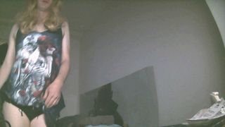 Sissy Dance with vibrating plug