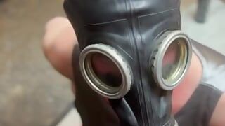 Wytrysk na maskę gazową
