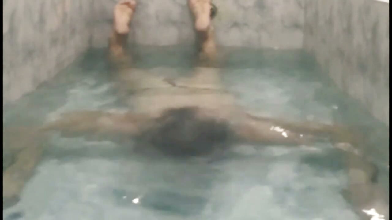 Bandar sissy underwater flexible bath with orgasm