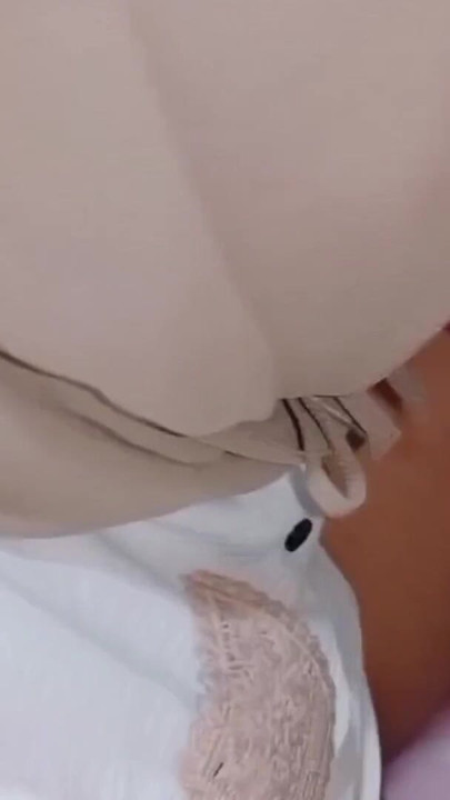 لحظة مذهلة من "أحدث حجاب فيروسي"