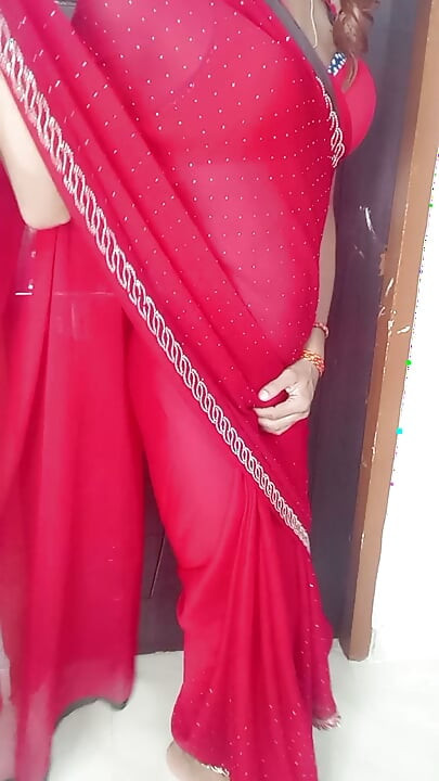 Indian stepmom seduce stepmom wearing infront of red saree removing