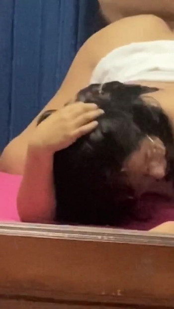 Detik emosi dari "adik tiri menghidupkan saya dalam pakaian putih itu"