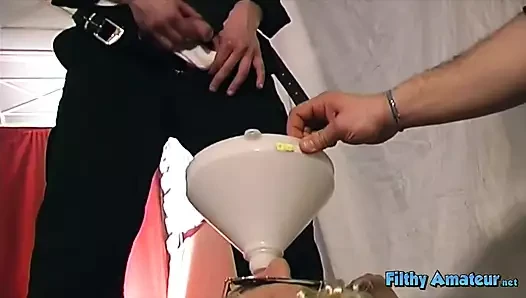 İşeme ve biseks ile grup seks