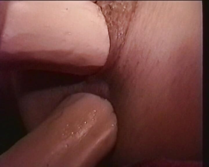 क्रेजी बड़े स्तनों वाली फ्रेंच चोदने लायक मम्मी विशाल डिल्डो आजमाती है