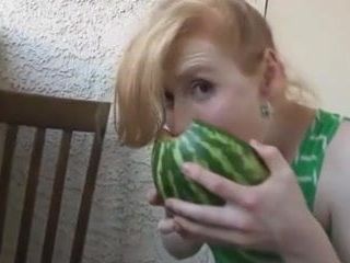 Wie man Croutons in Wassermelone kocht