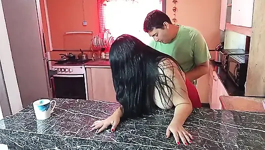 Meine Heiße Stiefmutter Wird in Der Küche Verschlungen - Rea Wird Im Stehen Gefickt