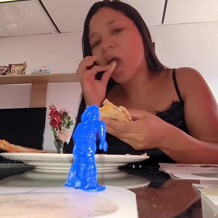 Giantess, the Little Men Are My Breakfast This Morning