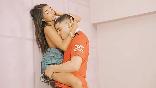 Murid seksi india dengan tubuh langsing dientot habis-habisan sama dua majikannya dan dicrot di wajahnya (audio bahasa india