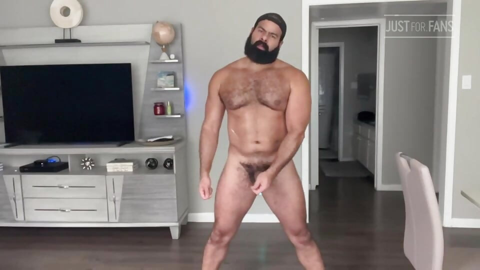 Muscle Bear webcam show in underwear and happy ending