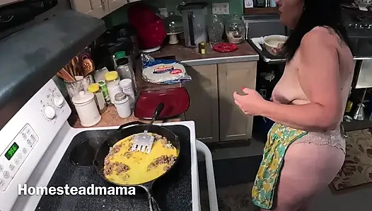 Mutfakta senin için yemek pişiriyor - kahvaltı burritos