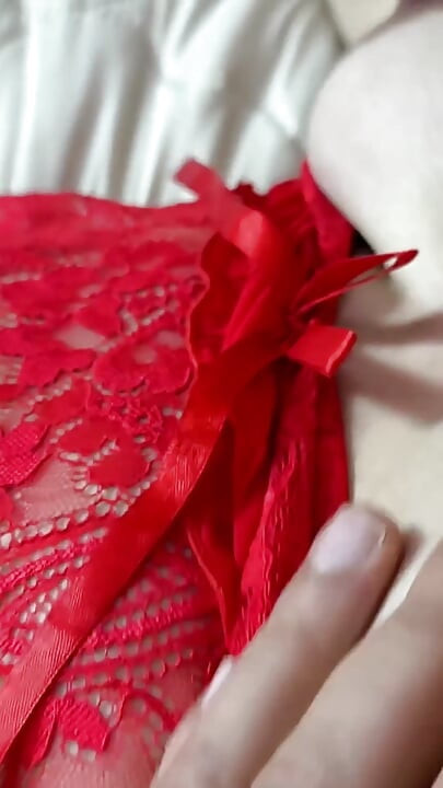 A Married Saudi Woman Gets Fucked in Her Husband's Absence on the Occasion of Valentine's Day