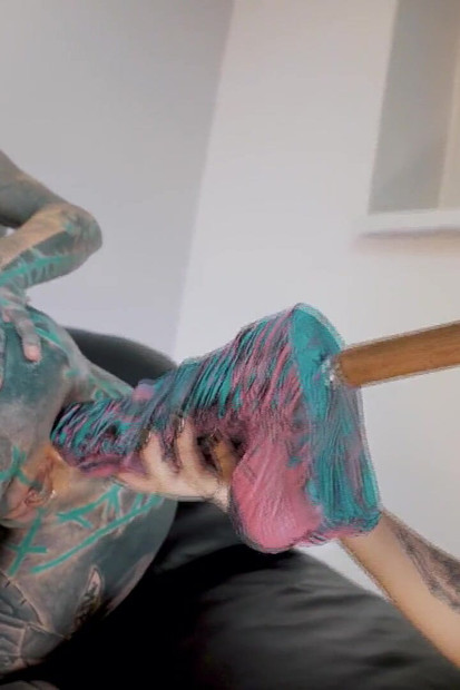 Alternative Teen Gets Anal Fucked and Has Orgasm on Big Toys